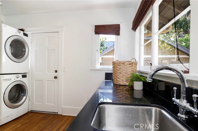 802 S Arroyo Boulevard, Pasadena CA: https://media.crmls.org/medias/00af6d69-779b-4ed5-b636-f087bd0aa5bb.jpg