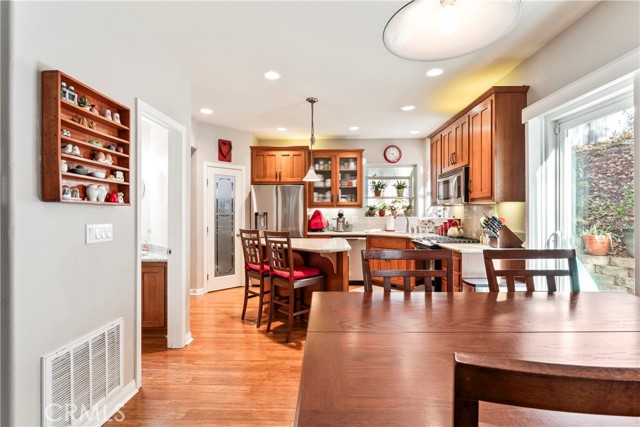 Detail Gallery Image 8 of 35 For 2313 Spring Oak, Running Springs,  CA 92382 - 3 Beds | 2/1 Baths