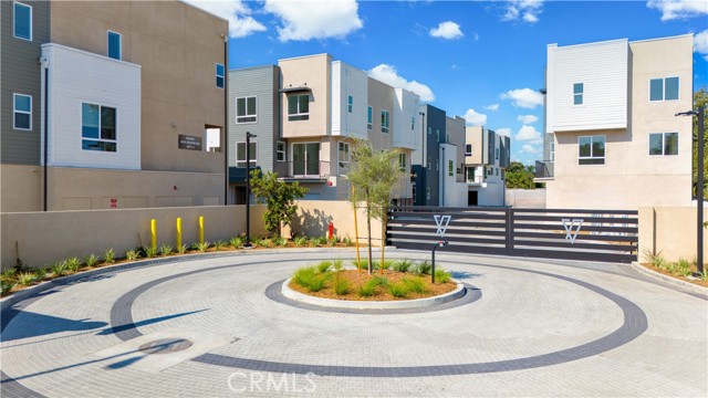 Detail Gallery Image 27 of 28 For 9423 N Sepulveda Blvd. #2,  North Hills,  CA 91343 - 3 Beds | 3 Baths