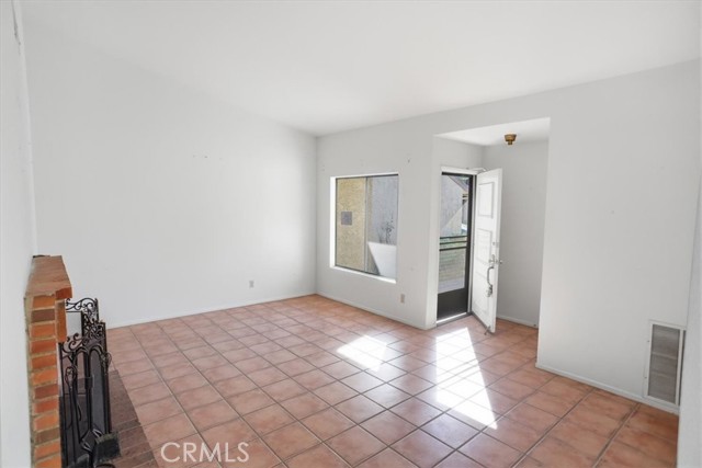 Detail Gallery Image 4 of 18 For 2350 Hopi Ln, Ventura,  CA 93001 - 2 Beds | 1 Baths