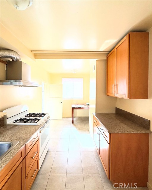 Detail Gallery Image 3 of 10 For 108 N Huntington Dr #3/4,  Alhambra,  CA 91801 - 2 Beds | 2 Baths