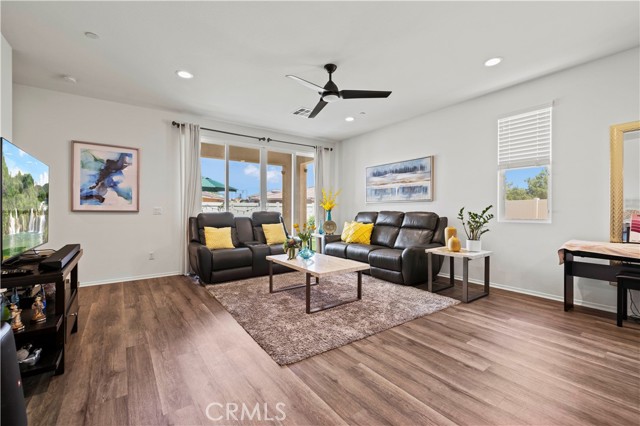 5025 W Avenue J6, Lancaster CA: https://media.crmls.org/medias/00b2bfb9-6fc0-455d-8392-ad71c5b8ca65.jpg