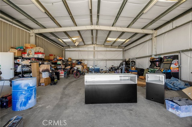8277 Macron Street, Oak Hills CA: https://media.crmls.org/medias/00b36faa-fabc-4b62-a2c8-186454320443.jpg