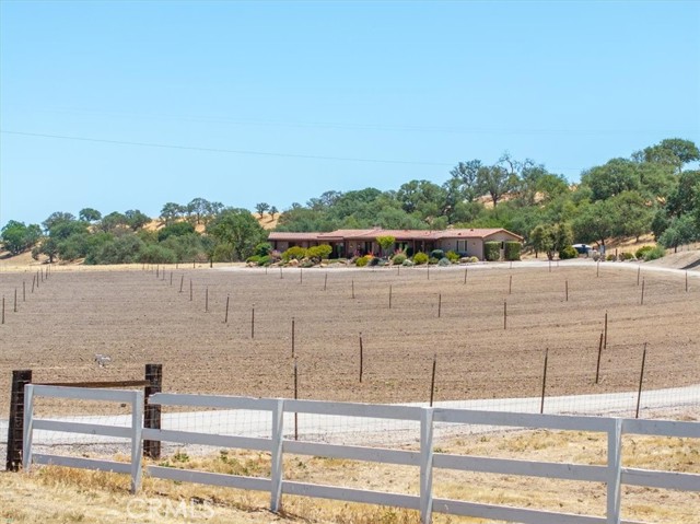 5085 Martingale Circle, San Miguel CA: https://media.crmls.org/medias/00b5126d-5a02-4b12-aa1b-0f5e37751752.jpg