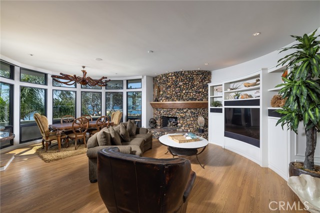 Detail Gallery Image 8 of 42 For 2901 Ocean Bld, Corona Del Mar,  CA 92625 - 4 Beds | 4/3 Baths