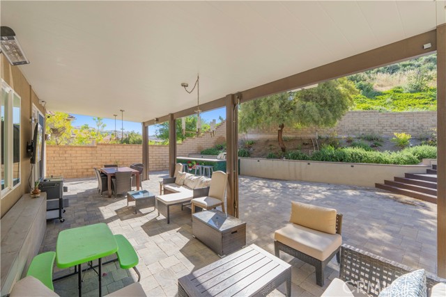 Detail Gallery Image 11 of 42 For 19890 Holly Drive, Saugus,  CA 91350 - 3 Beds | 3 Baths