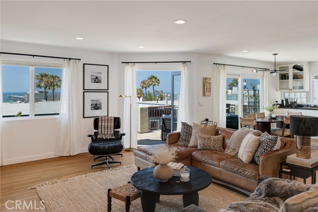 1111 Manhattan Ave, Hermosa Beach CA: https://media.crmls.org/medias/00b570e6-84f5-4faf-a4a3-73b31590c723.jpg