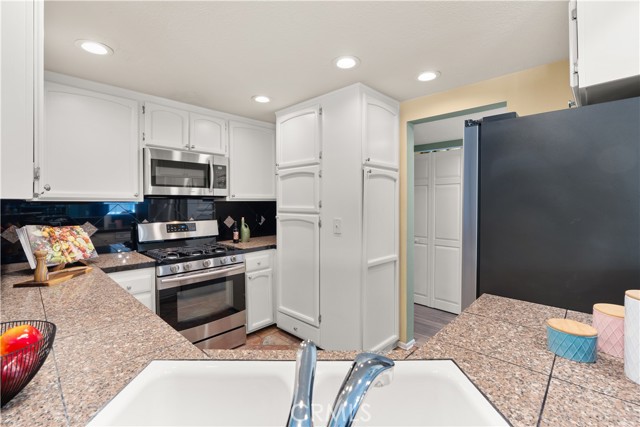 1425 E 2nd Street, Long Beach CA: https://media.crmls.org/medias/00b690e0-3a64-4845-ad73-f1e3f8fefa05.jpg