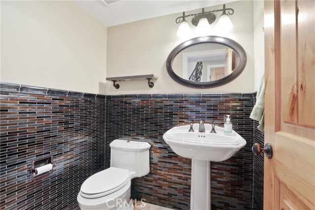 Detail Gallery Image 8 of 16 For 374 S Silverbrook Dr, Anaheim Hills,  CA 92807 - 4 Beds | 4/1 Baths