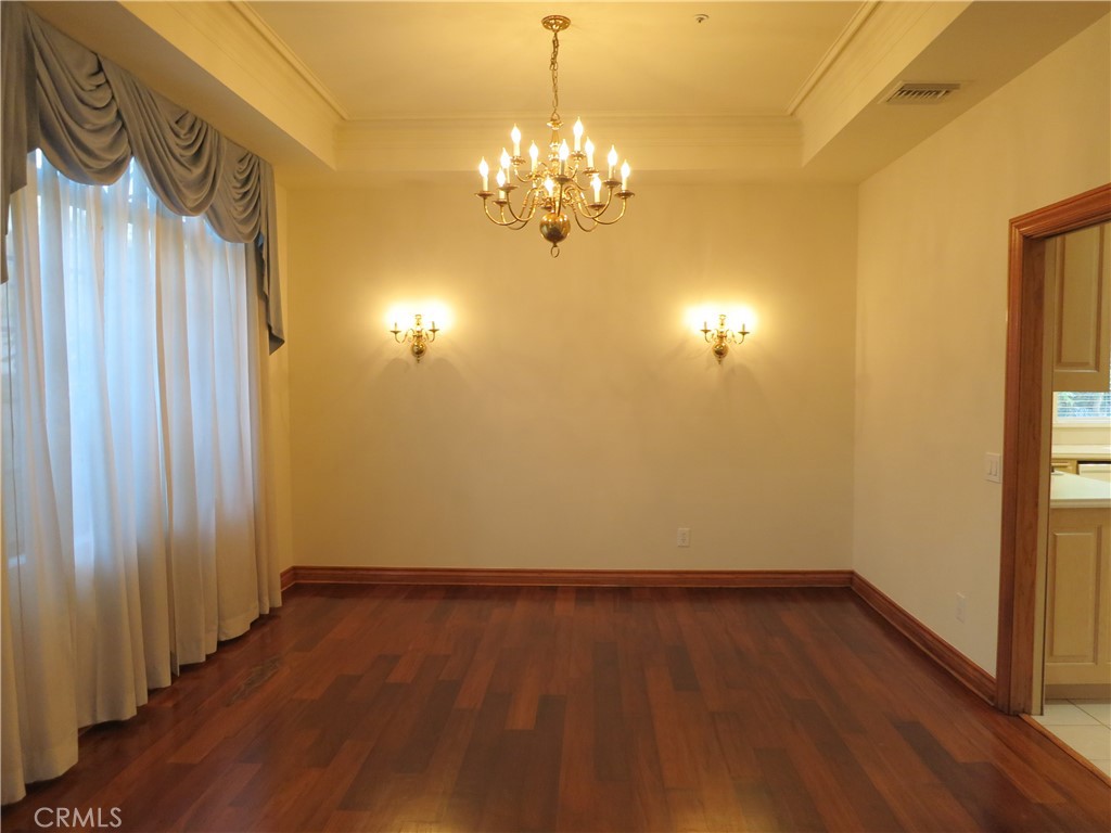 https://media.crmls.org/medias/00b85474-e90a-47de-90fc-77983d2b767f.jpg?preset=X-Large