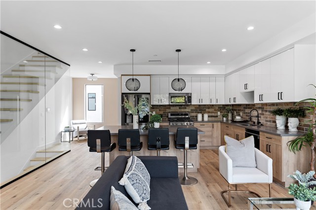 11860 W Flower, Valley Village CA: https://media.crmls.org/medias/00b8b605-4faf-45bf-979f-82dc49ef5cba.jpg