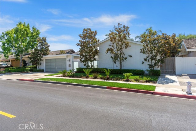 Detail Gallery Image 2 of 73 For 1831 Seadrift Dr, Corona Del Mar,  CA 92625 - 5 Beds | 4 Baths