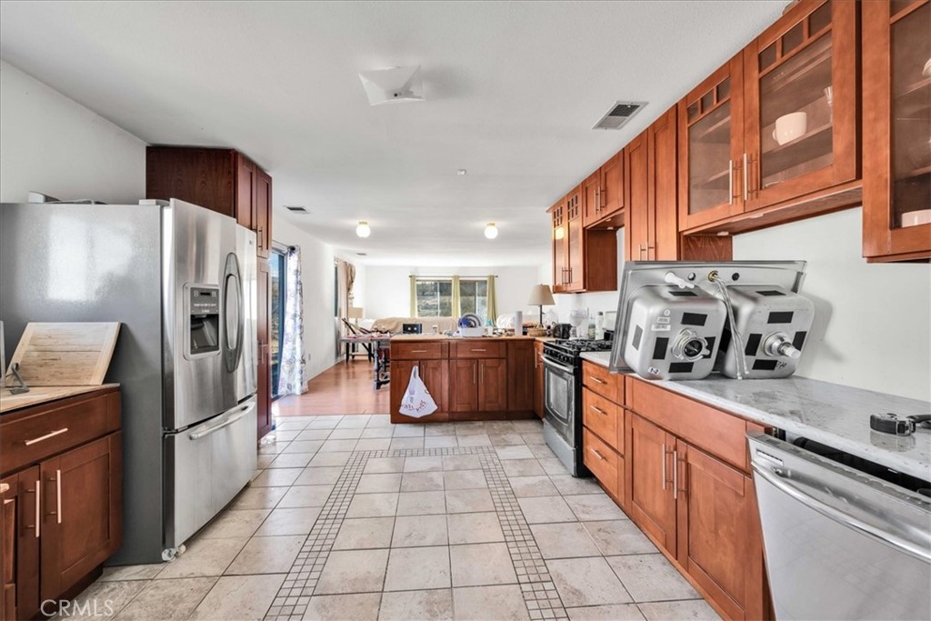 https://media.crmls.org/medias/00b95025-e071-4741-bfa0-472b12815023.jpg?preset=X-Large