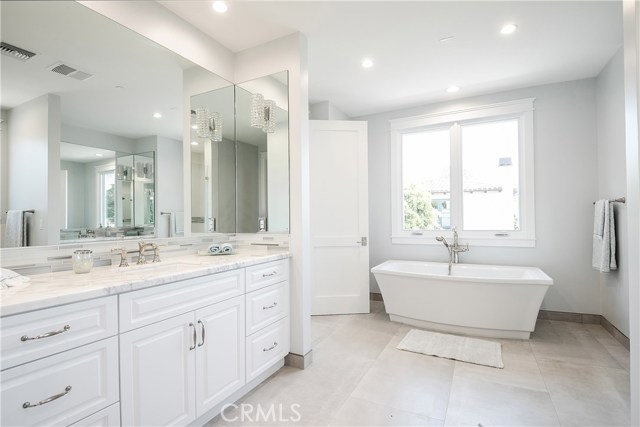 592 30th Street, Manhattan Beach, California 90266, 5 Bedrooms Bedrooms, ,6 BathroomsBathrooms,Residential,Sold,30th,SB20102255