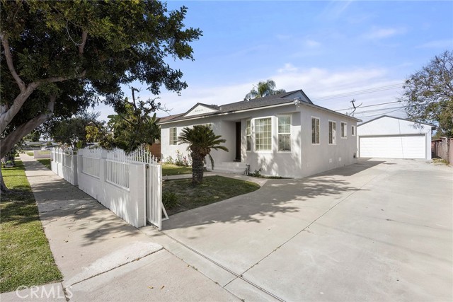 Detail Gallery Image 2 of 26 For 8049 Coral Bell, Buena Park,  CA 90620 - 4 Beds | 3 Baths