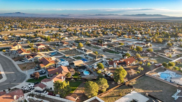 6834 Phoenix Court, Hesperia CA: https://media.crmls.org/medias/00ba4202-1888-44bb-b8d0-f08756fa8f3a.jpg