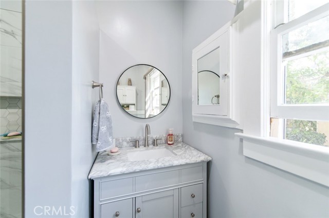 Detail Gallery Image 14 of 34 For 406 E Walnut, Santa Ana,  CA 92701 - – Beds | – Baths