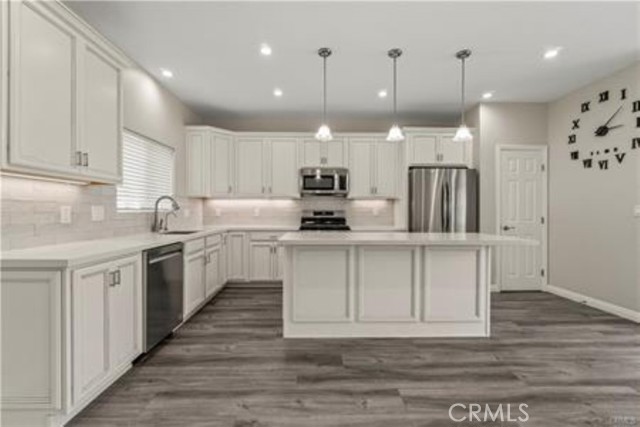 17165 Rinaldi Street, Granada Hills CA: https://media.crmls.org/medias/00bb8b58-6569-4b9f-b2d8-42dd7ca52c94.jpg