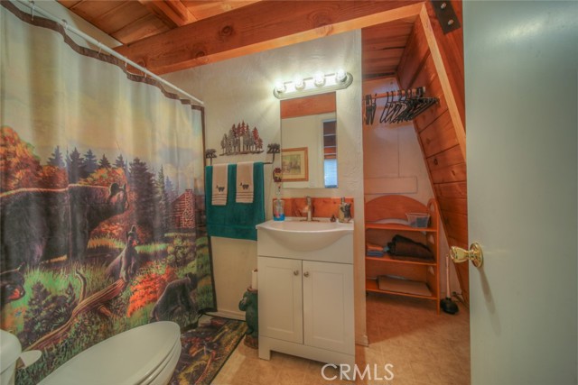 42608 Cedar Avenue, Big Bear Lake CA: https://media.crmls.org/medias/00bc1553-dcad-4306-bfbf-80a55a546295.jpg