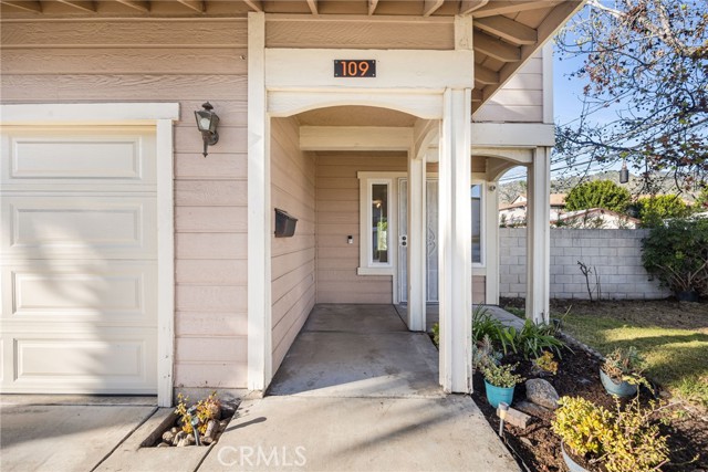 Detail Gallery Image 4 of 27 For 109 E 9th, Azusa,  CA 91702 - 4 Beds | 3 Baths