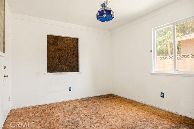 3061 W Oregon Street, Rialto CA: https://media.crmls.org/medias/00bc750d-5271-42a5-ab3c-878eba142f43.jpg
