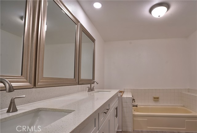 Detail Gallery Image 16 of 23 For 16022 Moorpark St #101,  Encino,  CA 91436 - 2 Beds | 2/1 Baths