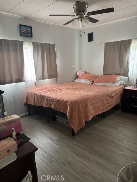 8562 C. Ave, Hesperia CA: https://media.crmls.org/medias/00bd0946-ab63-4e0c-b7bb-d001d302323c.jpg