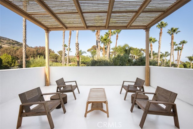 27405 Pacific Coast Highway, Malibu CA: https://media.crmls.org/medias/00bd49ea-4ff3-42ce-9980-2f2a551f8f83.jpg