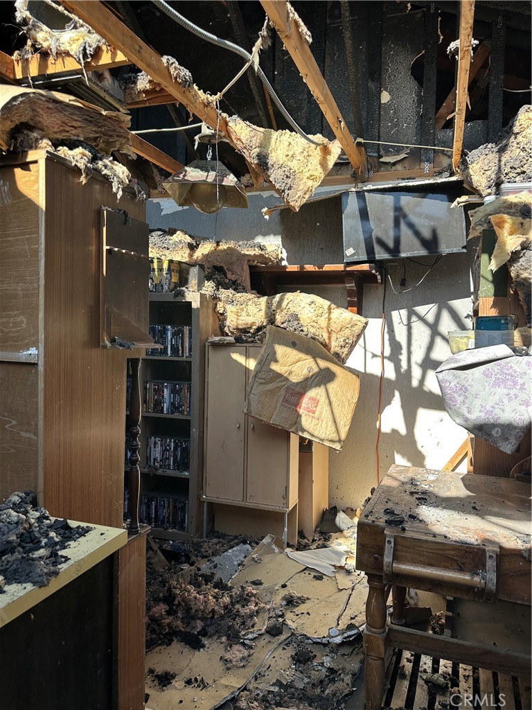 https://media.crmls.org/medias/00be8543-9e60-46a5-b8c0-7c5c63049ea6.jpg?preset=X-Large