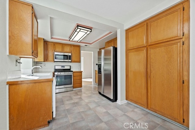 Detail Gallery Image 13 of 38 For 26045 Pinzon Ct, Moreno Valley,  CA 92555 - 4 Beds | 2/1 Baths