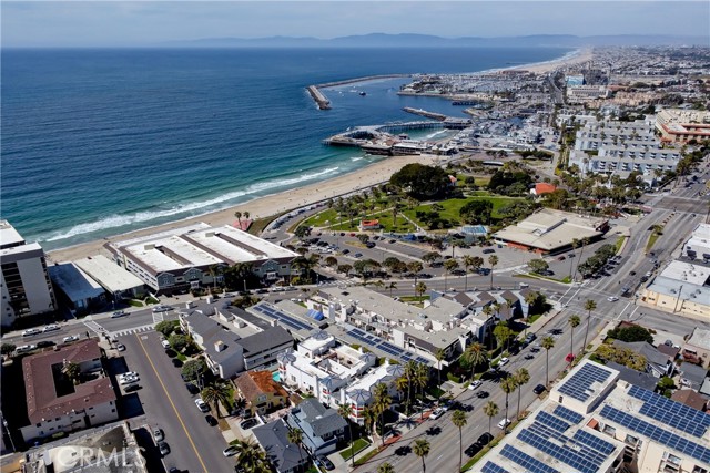 Detail Gallery Image 30 of 30 For 425 S Catalina #2,  Redondo Beach,  CA 90277 - 3 Beds | 3 Baths