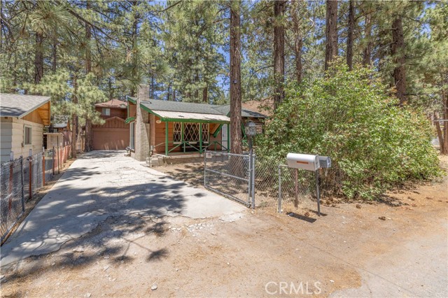 941 Anita Avenue, Big Bear City CA: https://media.crmls.org/medias/00bf337b-3e54-404c-9fd8-7910f36a0440.jpg