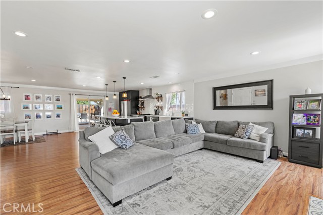 Detail Gallery Image 7 of 36 For 27036 Langside Ave, Canyon Country,  CA 91351 - 5 Beds | 2 Baths