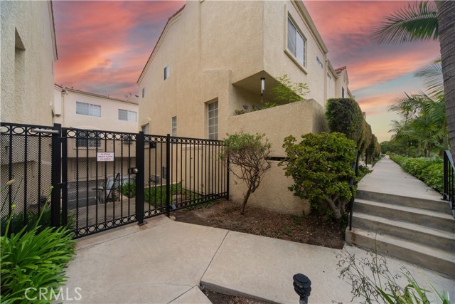 Detail Gallery Image 4 of 33 For 401 W 220th St #58,  Carson,  CA 90745 - 3 Beds | 3 Baths