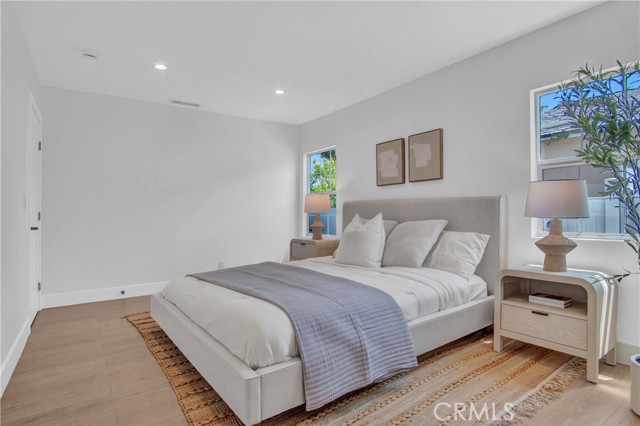 Detail Gallery Image 16 of 34 For 18406 Jovan St, Tarzana,  CA 91335 - 5 Beds | 4 Baths