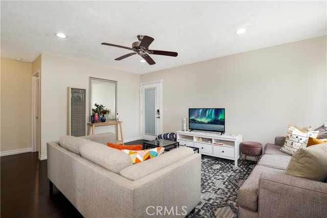 2114 India Street, Los Angeles CA: https://media.crmls.org/medias/00c43e93-dfd1-4fbe-9946-71a14031379c.jpg