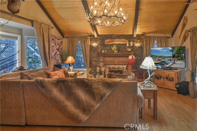 Detail Gallery Image 9 of 38 For 196 N Fairway Dr, Lake Arrowhead,  CA 92352 - 3 Beds | 2 Baths