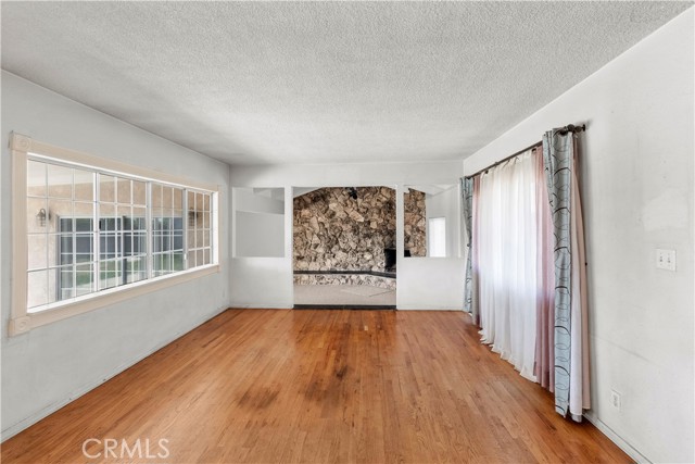 13303 Judah Avenue, Hawthorne CA: https://media.crmls.org/medias/00c6159c-affd-462e-8563-00c5114615e5.jpg