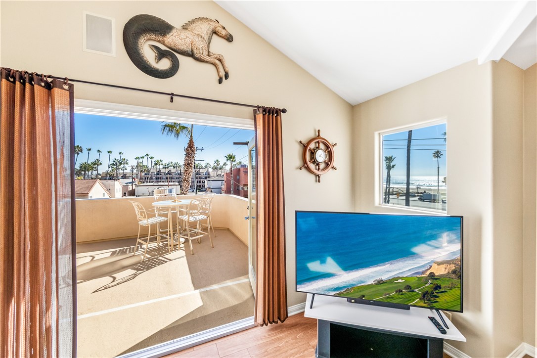 Detail Gallery Image 46 of 60 For 111 14th, Huntington Beach,  CA 92648 - 3 Beds | 2/1 Baths