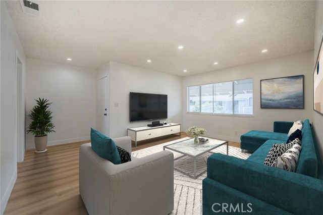 Detail Gallery Image 3 of 37 For 1250 S Brookhurst St #2033,  Anaheim,  CA 92804 - 3 Beds | 2 Baths