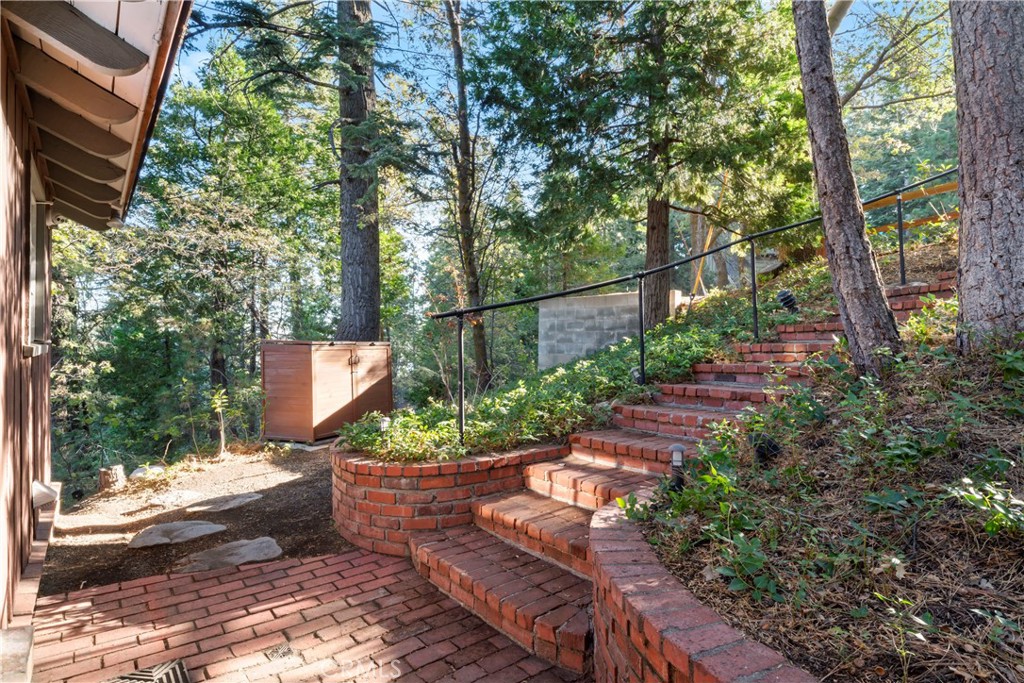 https://media.crmls.org/medias/00c75d7f-6989-4f03-ad91-6ab76ba19844.jpg?preset=X-Large