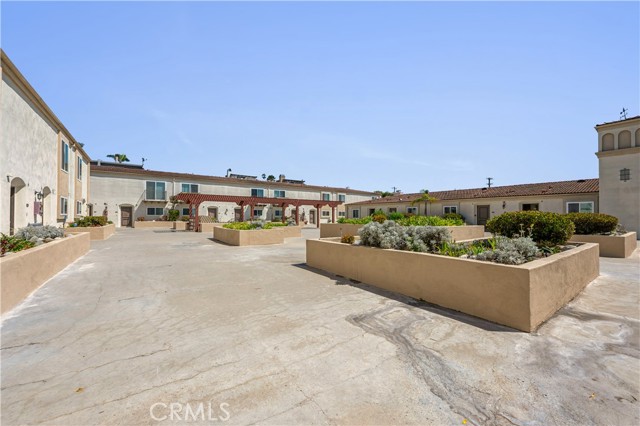 Detail Gallery Image 4 of 14 For 120 S Francisca Ave #5,  Redondo Beach,  CA 90277 - 2 Beds | 2/1 Baths