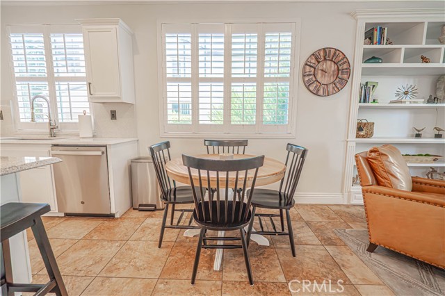 25351 Playa Serena Drive, Valencia CA: https://media.crmls.org/medias/00c8f3bb-6aa6-460c-91f7-d6d8acfc7c5e.jpg