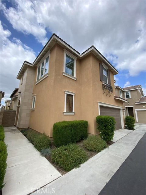 5901 Oatfield Avenue, Eastvale CA: https://media.crmls.org/medias/00c9f2f6-c3db-45b7-95f6-e9e4ab5577cc.jpg