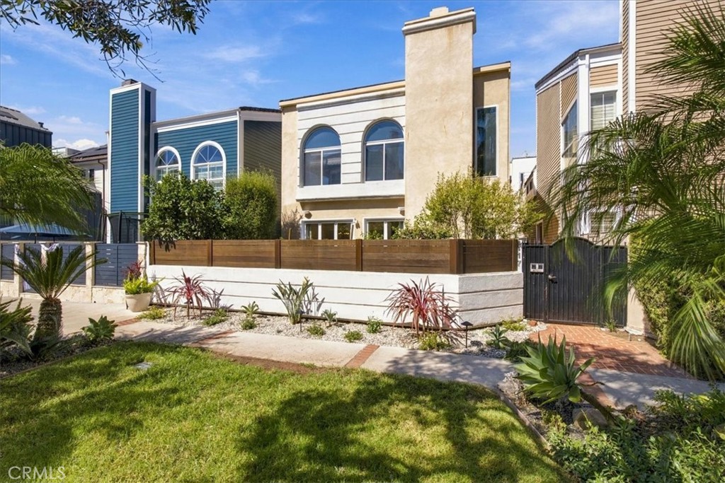 117 Mast Mall — architectural residence