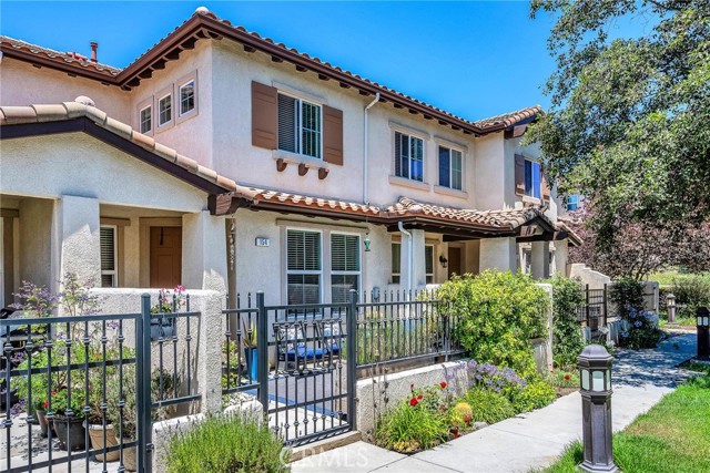 Detail Gallery Image 1 of 27 For 154 via Katrina, Newbury Park,  CA 91320 - 2 Beds | 2/1 Baths