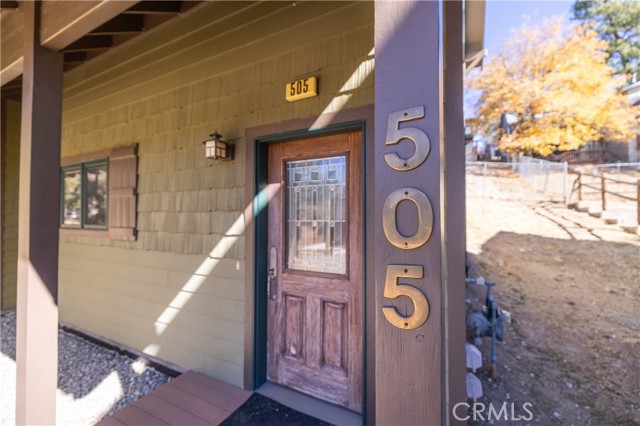 Detail Gallery Image 3 of 19 For 505 Lakewood Ln, Big Bear Lake,  CA 92315 - 2 Beds | 1 Baths