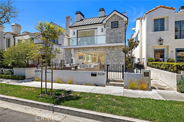 Detail Gallery Image 9 of 49 For 509 Carnation, Corona Del Mar,  CA 92625 - 3 Beds | 3/1 Baths