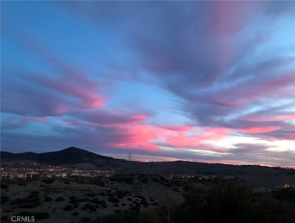 https://media.crmls.org/medias/00cde518-52ad-4263-801f-9966b73aa4fb.jpg?preset=X-Large