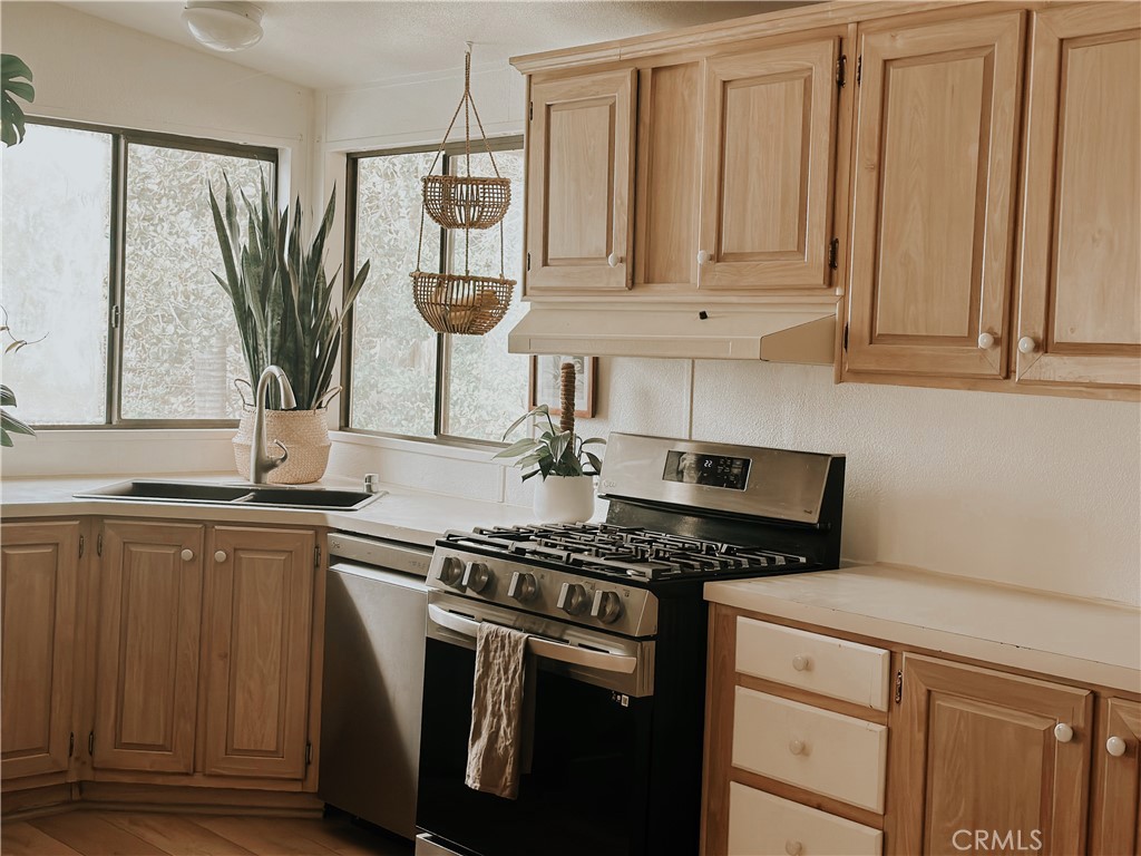 https://media.crmls.org/medias/00ce67a9-9015-43bc-8d17-34b163707593.jpg?preset=X-Large